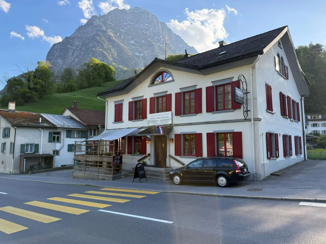 Raan Thai Bunma — Thailändisches Restaurant an der Landstrasse 41, Glarus Raan Thai Bunma — Thailändisches Restaurant an der Landstrasse 41, Glarus